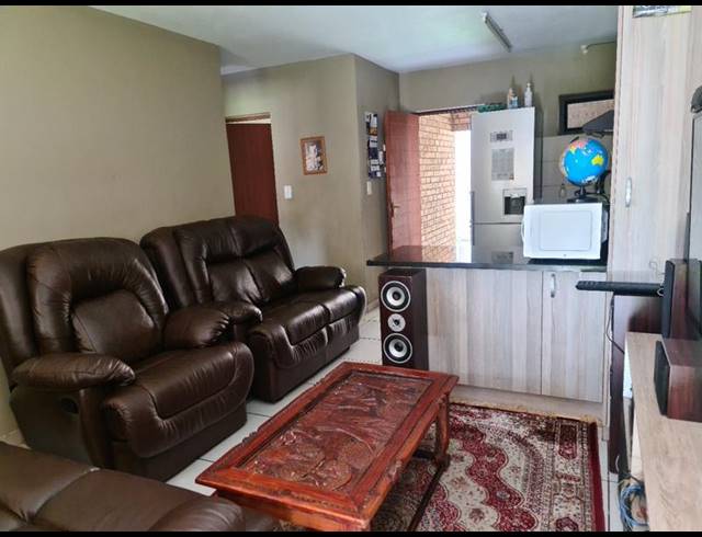 2 BEDROOM TOWNHOUSE FOR SALE IN ALBEMARLE